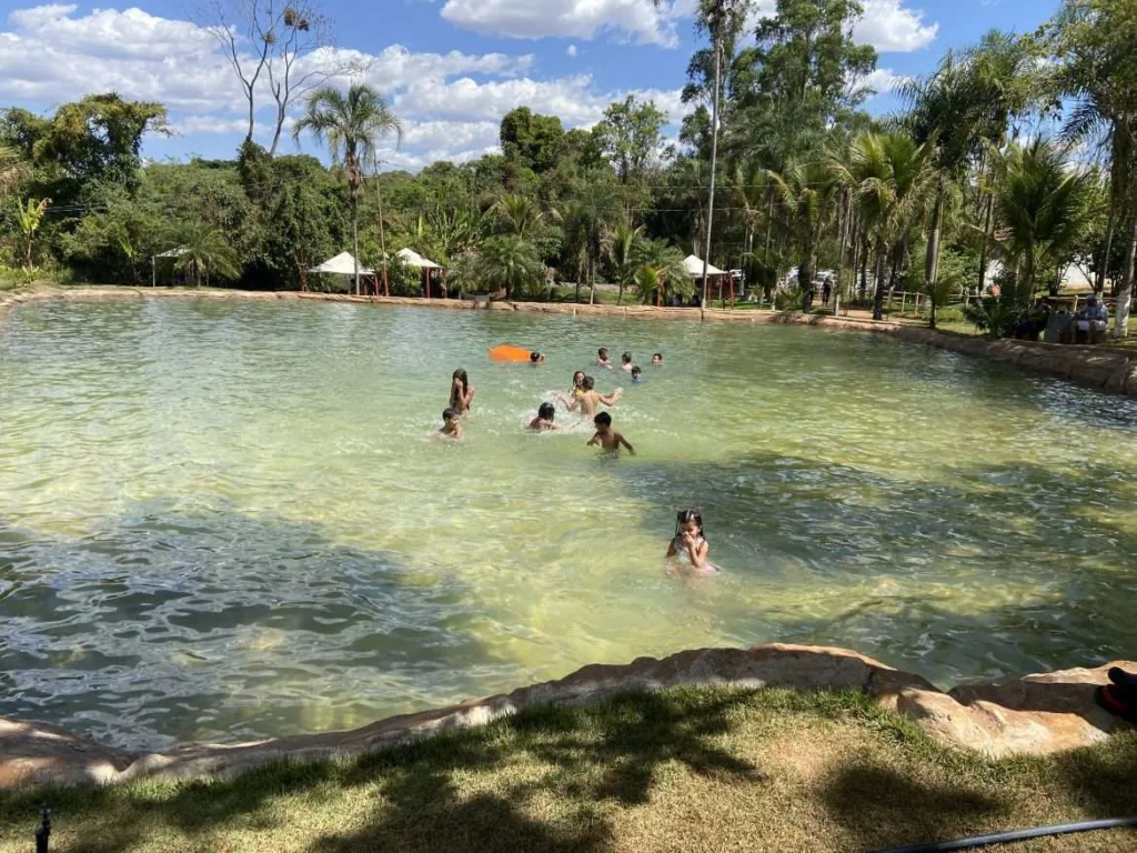 TW Aspas | Seu canal de prosa coerente e Inteligente "Descubra Olhos d’Água em Alexânia, Goiás — um vilarejo encantador repleto de história, arte e natureza, ideal para quem busca uma escapada pacífica e cultural a apenas 90 km de Brasília. Explore sua arquitetura colonial, tradições artesanais e belezas naturais."