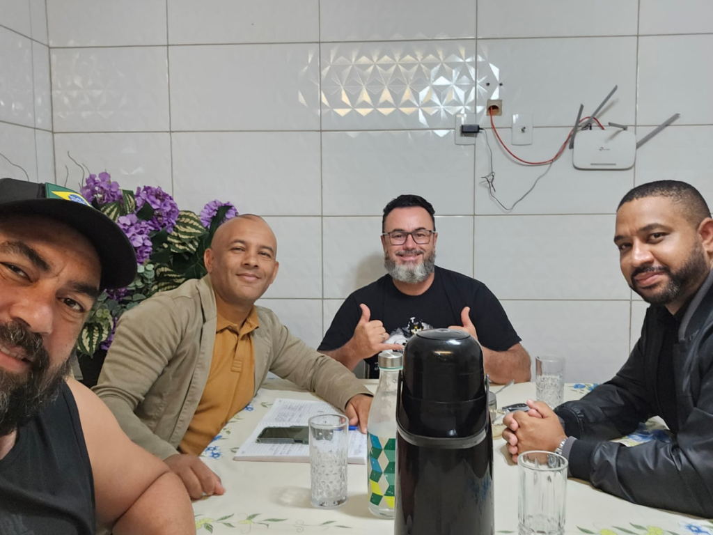 Chapa 2 vence eleições da Associação de Moradores do Camping Clube, bairro pioneiro de Águas Lindas (GO). Ações iniciais da Associação Camping Clube, benefícios e posse em 9/11. Importância para o desenvolvimento local.