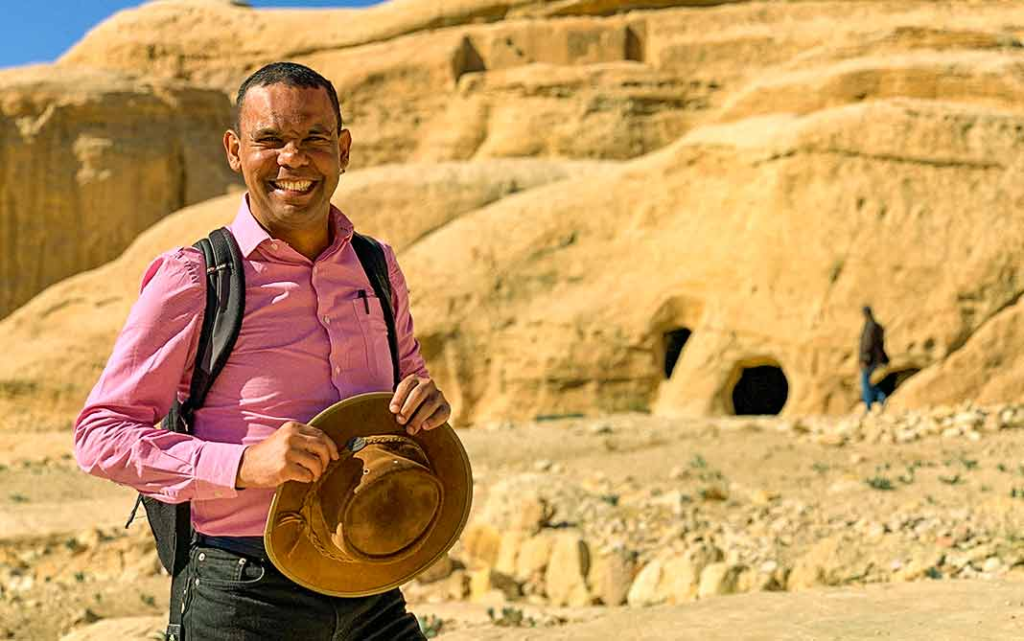 Rodrigo Silva - Doutor em Arqueologia Clássica pela Universidade de São Paulo (USP), é professor do Centro Universitário Adventista de São Paulo (Unasp), curador do museu arqueológico Paulo Bork, e apresentador do programa Evidências, da TV Novo Tempo.